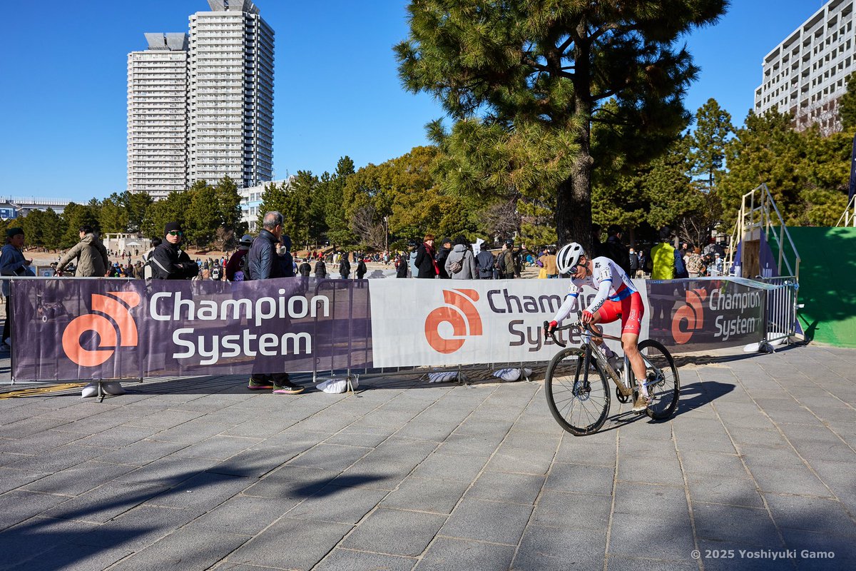宇賀 隆貴/Ryuki Uga (@ryukiuga) on Twitter photo シクロクロス東京 10位 -2Lap
今シーズン初の80%カットになってしまった😅
悔しい一方で沢山の方に応援してもらえて最高な雰囲気でレースができてとても楽しかったです!
応援ありがとうございました!
<a href="/CX_TOKYO/">弱虫ペダル×CHAMPSYS シクロクロス東京@8-9FEB</a>
📸<a href="/yoshig_06/">蒲生 善之 / Yoshiyuki Gamo</a> シクロクロス東京 10位 -2Lap
今シーズン初の80%カットになってしまった😅
悔しい一方で沢山の方に応援してもらえて最高な雰囲気でレースができてとても楽しかったです!
応援ありがとうございました!
<a href="/CX_TOKYO/">弱虫ペダル×CHAMPSYS シクロクロス東京@8-9FEB</a>
📸<a href="/yoshig_06/">蒲生 善之 / Yoshiyuki Gamo</a>