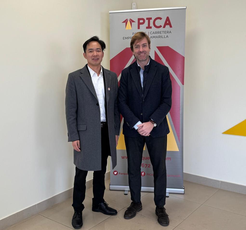 El Pdte. del Parque PICA y subdirector territorial de Andalucía en <a href="/Ibermutua/">Ibermutua</a>, <a href="/FranRinconl/">Fran Rincón 🇪🇦🇪🇺</a>, se ha reunido con el Pdte. de la Asoc. de Chinos de Andalucía, Felipe Fu.

La reunión ha servido para tratar la  celebración del  #AñoNuevoChino el próximo domingo en las calles del PICA.