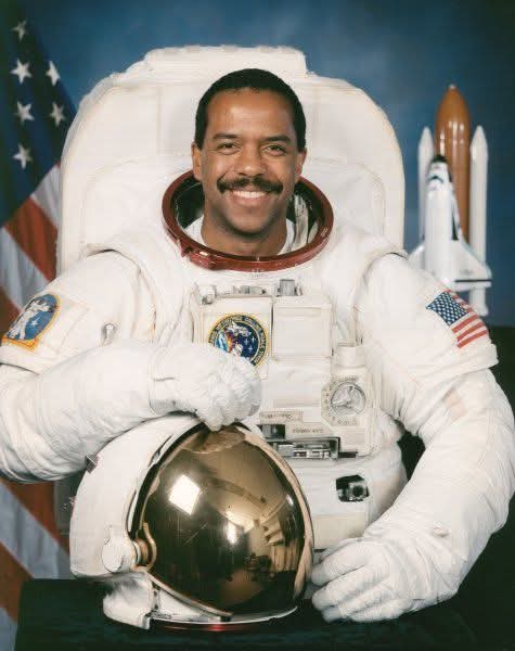 moneyfirstralph's tweet photo. BLACK HISTORY MONTH!
February, 1995: astronaut Bernard A. Harris Jr. takes space walk.
#BlackHistoryMonth #BernardHarris #ReggaeInSeattle https://t.co/gBqZVxp3ww