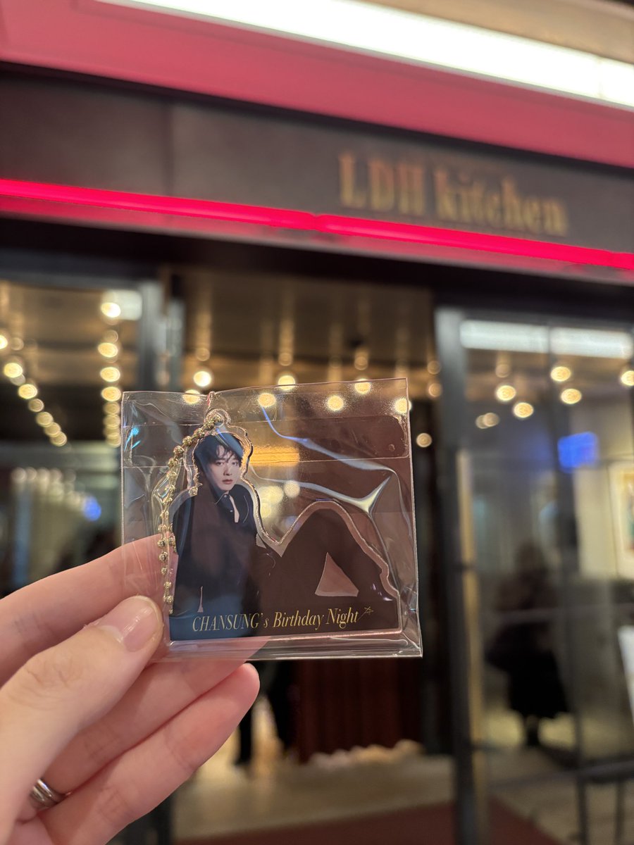 2kntjwc_pm's tweet image. 13卓だったから2、3列目かなーと思ったらまさかの1番前😳チャンソンがすぐそこすぎてすごい空間だった…最高の夜でした🫶💜
@CHANSUNG_JAPAN