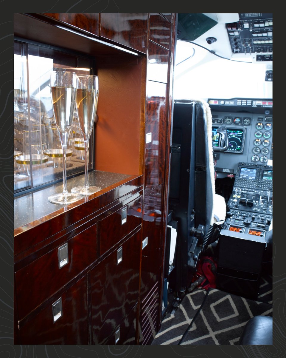 JetHQAv's tweet image. Congratulations to Chris Morales and the proud new owners of the 2006 Hawker 400XP SN RK-492! 

Looking to buy or sell your next aircraft? Our team is here to guide you every step of the way. jethq.com/contact.

#AviationSales #AircraftBrokerage #Hawker400XP