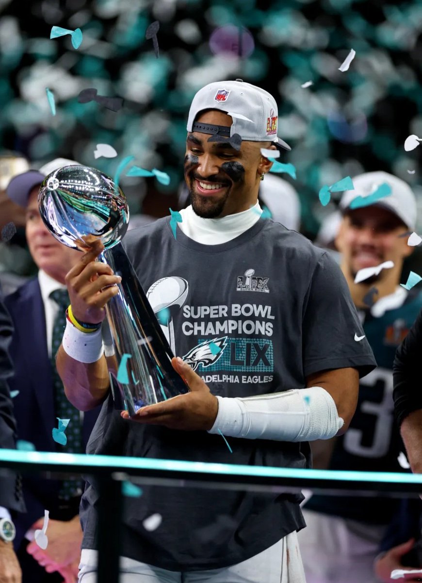 DivineIsNicePro's tweet photo. That was one of the easiest Super Bowl wins I've ever seen! I told my wife that I could see the #Eagles blowing them out before the game started. Shout out to the whole team! https://t.co/cO8BVH3JL3