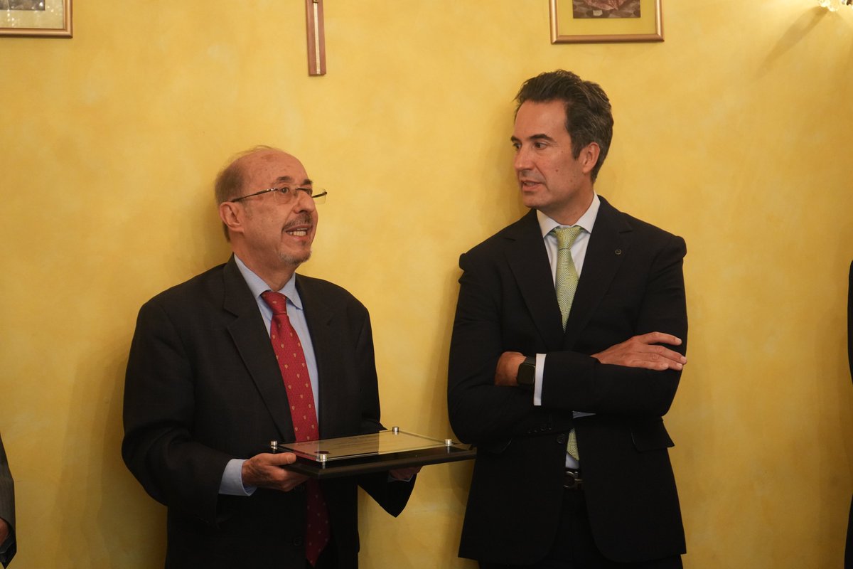 IIJNoficial's tweet photo. ¡Un notario excepcional! Conoce la trayectoria de Pascual Orozco, un notario reconocido por su brillantez, dedicación y pasión por el derecho. #TestimoniosNotariales Mérito Académico https://t.co/6J8COyizfh https://t.co/3odnn23DPJ