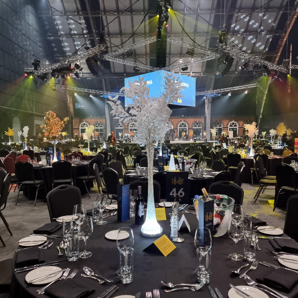 Thanks to <a href="/WeAreTopBanana/">Top Banana</a> for booking us once again to supply and set up 98 white leaf and gold leaf tree #centrepieces and crystal cones all with LED lighting at <a href="/mcr_central/">Manchester Central</a>
#venuedecor #awardsevent #tabledecor