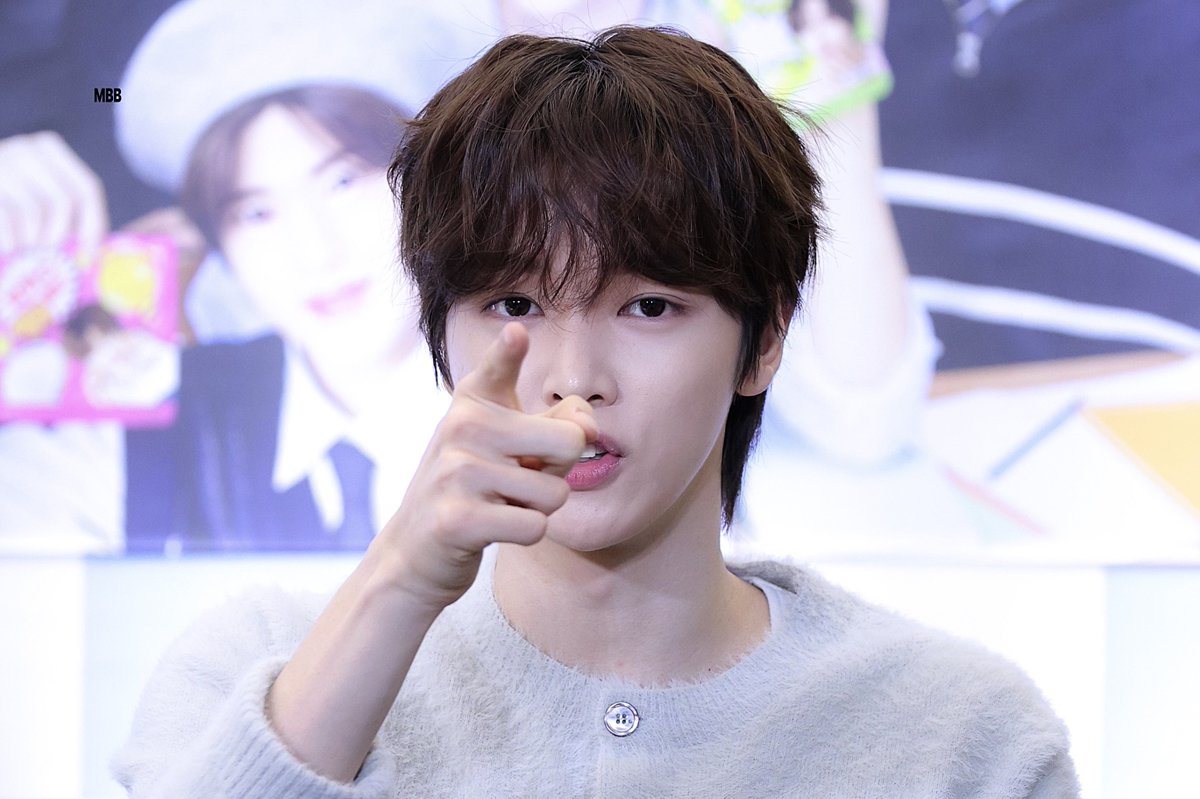 MBB_913's tweet image. 250209 박맛젤 공팬 

너에게 반했음 하고 눈 꼬옥 감더니 뿌듯한 표정 짓는거 넘 귀여워🤍

#성찬 #SUNGCHAN #ソンチャン 
#RIIZE #라이즈