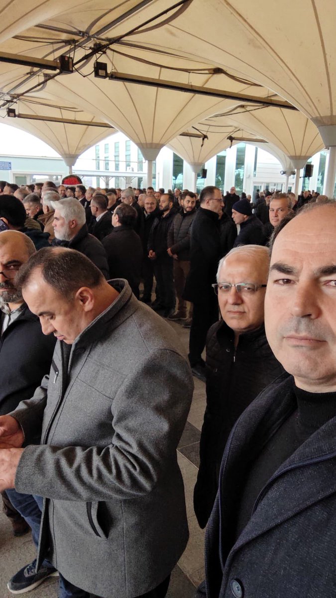 alitilkici38's tweet photo. Sayın Kara Kuvvetleri Komutanımız Orgeneral Selçuk Bayraktaroğlu’nun muhterem annesi Aynur Bayraktaroğlu vefat etmiştir. 
Annemize Allah rahmet eylesin. Mekanı Cennet olsun.
Komutanımızın ve sevenlerinin Başı sağolsun.
#UzmanÇavuş https://t.co/Zx3fwtTrjs