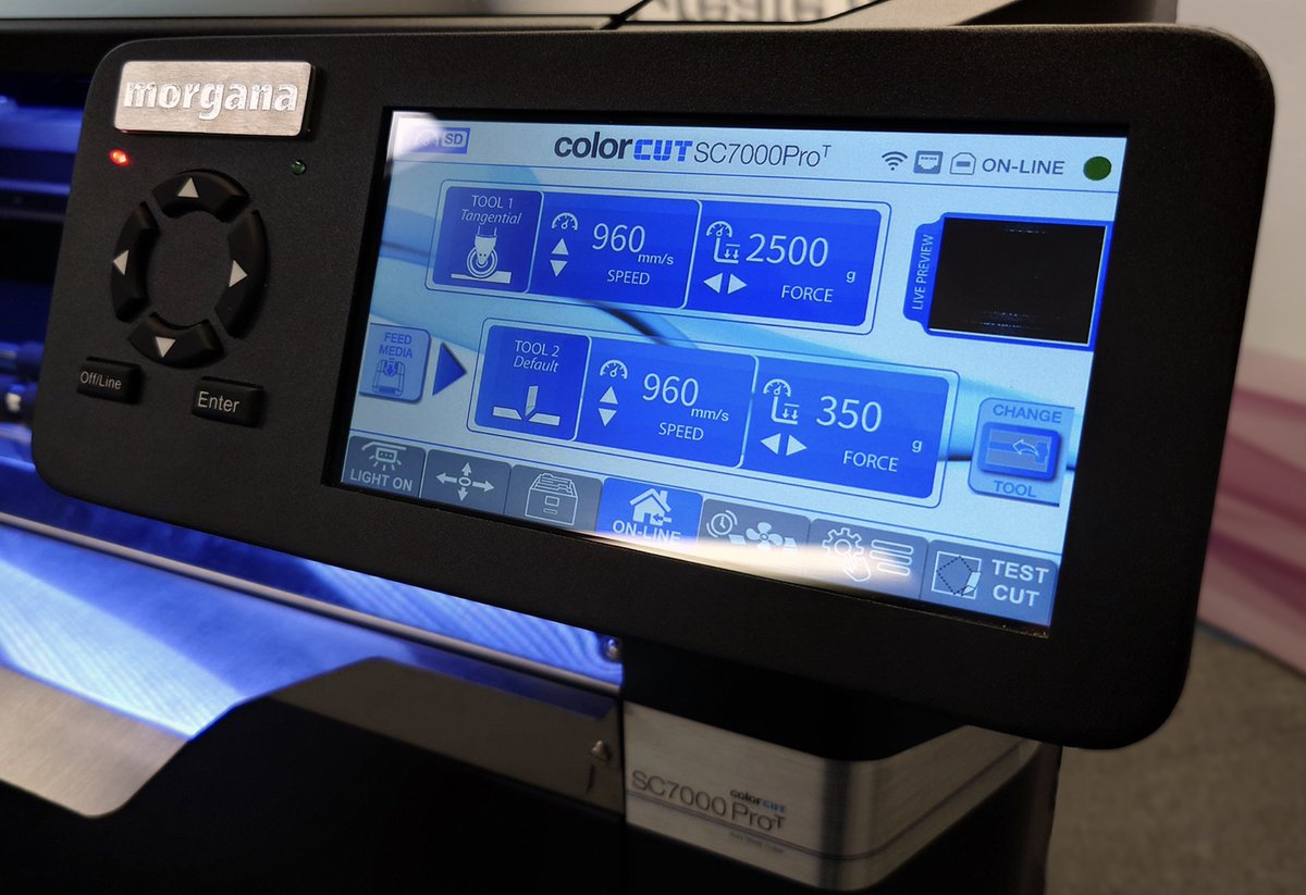MorganaSys's tweet photo. #Print &amp; #DigitalPrint: The #Morgana #ColorCut SC7000 Pro-T is an exceptional dual-tool cutter/creaser that combines flatbed, sheet-fed, tangential, and contour cutting in one competitively priced unit, https://t.co/CQSUcMM3R7 https://t.co/XtNrClbsUo
