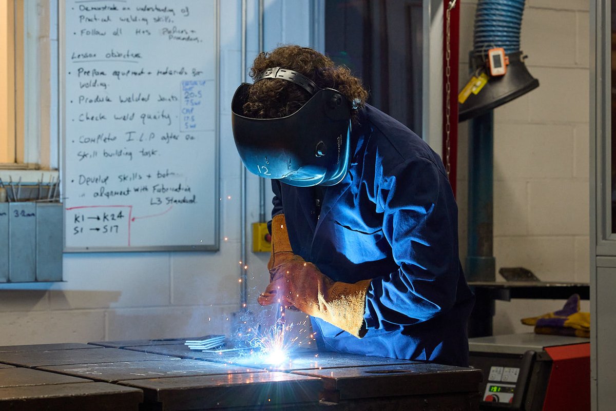 DewsReporter's tweet image. Apprenticeships help fill skills and labour gaps – discover how partnering with Kirklees College to train your future workforce could boost your business
#AD @Kirkleescollege #Apprenticeships #ApprenticeWeek #Kirklees #Yorkshire #Jobs #Training #College
trib.al/IlmImMY