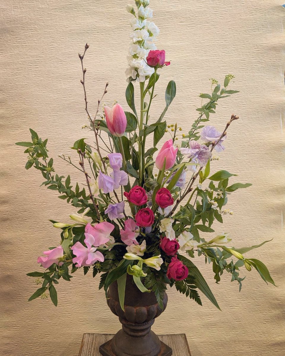 フラワーアレンジ教室より
「ひな祭りアレンジ」をテーマにたくさんご参加ありがとうございました。参加者さんの素敵な作品を撮影させて頂きました。3月の教室はお休みとなりますので次回4月となります。詳細についてはHPよりご確認下さい。
#フラワーアレンジメント 
#園芸 
#名取市