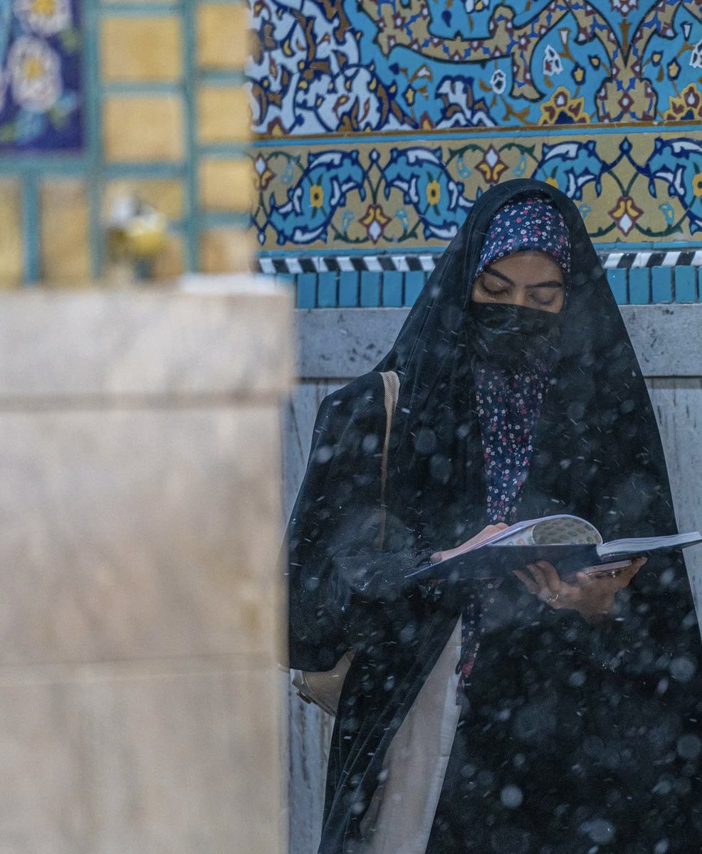 emamreza_'s tweet photo. يا ثلج مشهد مُر على وجداني 
برّد جمار الشوق والتحنانِ 🌨️
#العتبة_الرضوية_المقدسة https://t.co/CU4Mj2cheO