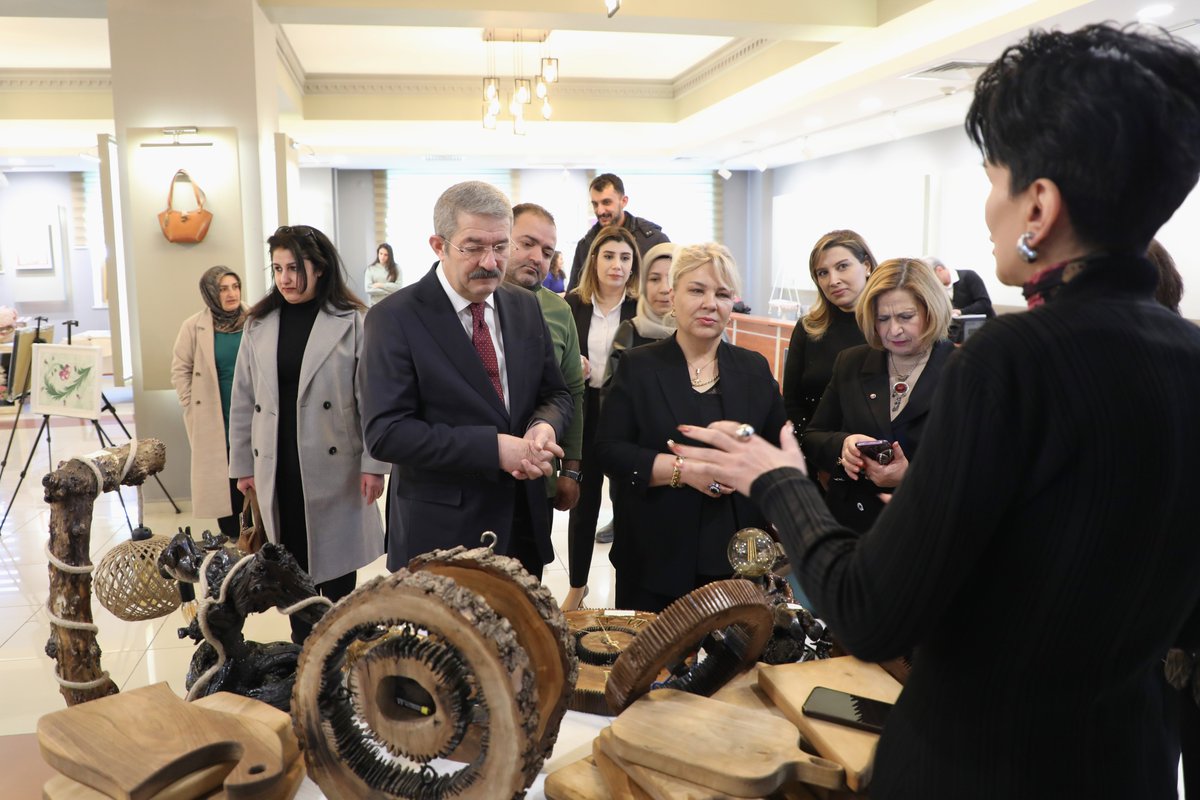tobbvankgk's tweet photo. TOBB Van Kadın Girişimciler Kurulu ile Van Ticaret ve Sanayi Odası işbirliğinde "Hediyelik Ürünler Tanıtım ve Pazarlama Sergisi" açıldı.

@tobb_kgk @vantsokurumsal @NecdetTakva @GulgeldiKadir @SemraOdabasi https://t.co/SCoLwKEPzZ