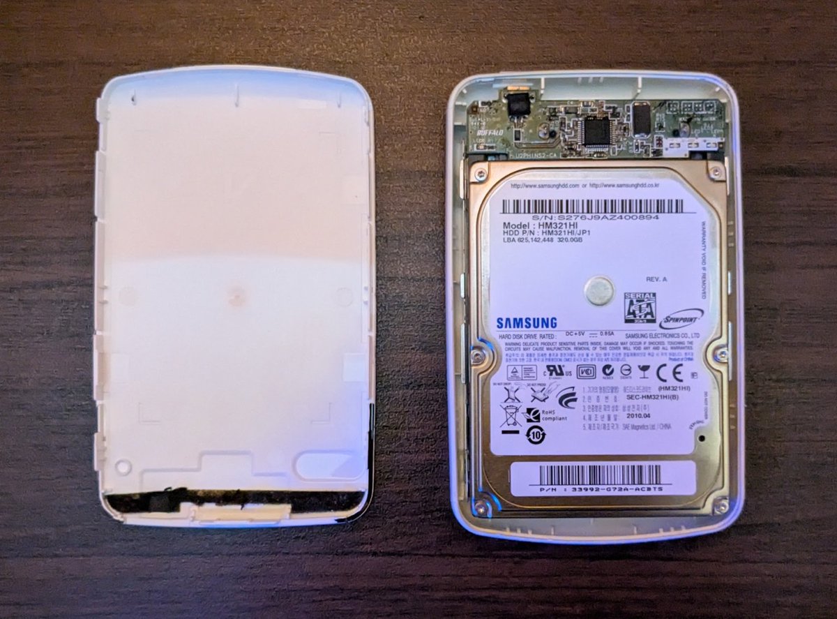 day_support's tweet photo. BUFFALOの外付けハードディスク、HD-PE320U2からのデータ復旧実績です。

【メーカー】BUFFALO

【型番】HD-PE320U2（~1.0TB）

【他社診断】なし

【症状】エラーメッセージの表示。異音なし。

【診断】物理障害

【結果】26MBほどの不良セクタはございましたが、残りの抽出できるデータを全て取得し復旧をいたしました。

【復旧容量】128GB

【作業日数】9日

【料金】30,740円（復旧料金29,800円+送料940円）

https://t.co/p94OZHr2hc