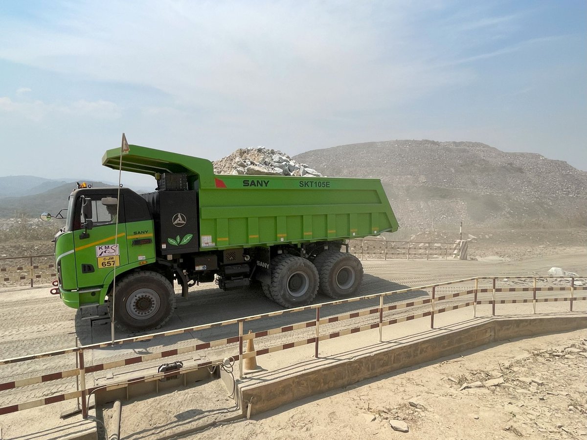 im_mining's tweet photo. Four 72 t payload #batteryelectric @sanygroupchina SKT105E #miningtrucks have been deployed at @BarrickGold's #Kibali #GoldMine, #DRC, in what is described as a groundbreaking first for the customer, #miningcontractor #DTPMining, part of @GroupeBouygues https://t.co/qxgphV9h5E https://t.co/J7M1atablk