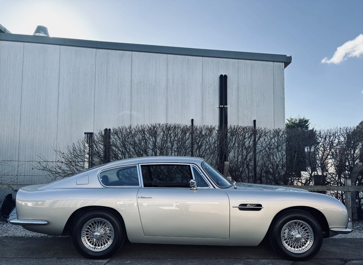 A new customer has brought in his 1966 silver DB6 for a service and some TLC.  📷
It had a lot of attention from customers whilst it was in the workshop (understandably!) ... 📷
#AstonMartin #astonmartindb6 #db6 #classiccar #vintagecars #devon #southwest