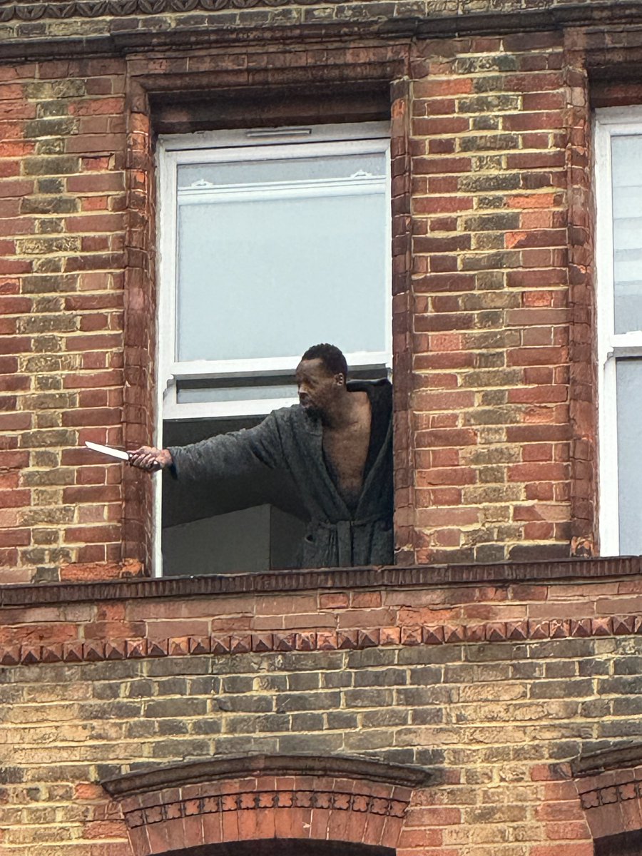 elissetennis's tweet image. From earlier in Lewisham... all the emergency services are here and the whole of Lewisham is blocked. This crazy fcker keeps hanging out of the top window near the Clock Tower... rumours online that he has hostages too 😱🤷🏻‍♀️ @SkyNewsBreak @BBCBreaking