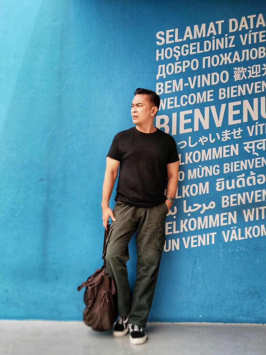 TIPS DIET TERBAIK :
"Mencintai orang salah"

Pernah?