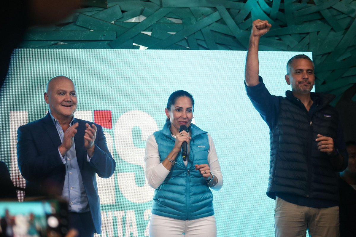 LuisaGonzalezEc's tweet photo. Gracias a nuestra militancia, a los ciudadanos, a todos los que buscamos un cambio de rumbo para nuestra Patria.

Ellos tienen el miedo, nosotros la esperanza. #RevivirEcuador https://t.co/gHQP5w5gaV