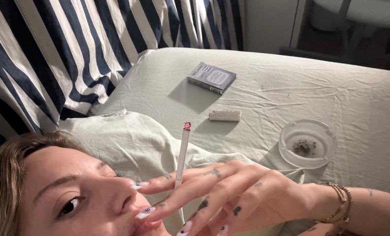 Uykudan sıgara ıcmeye uyanırken benım hayvanlık