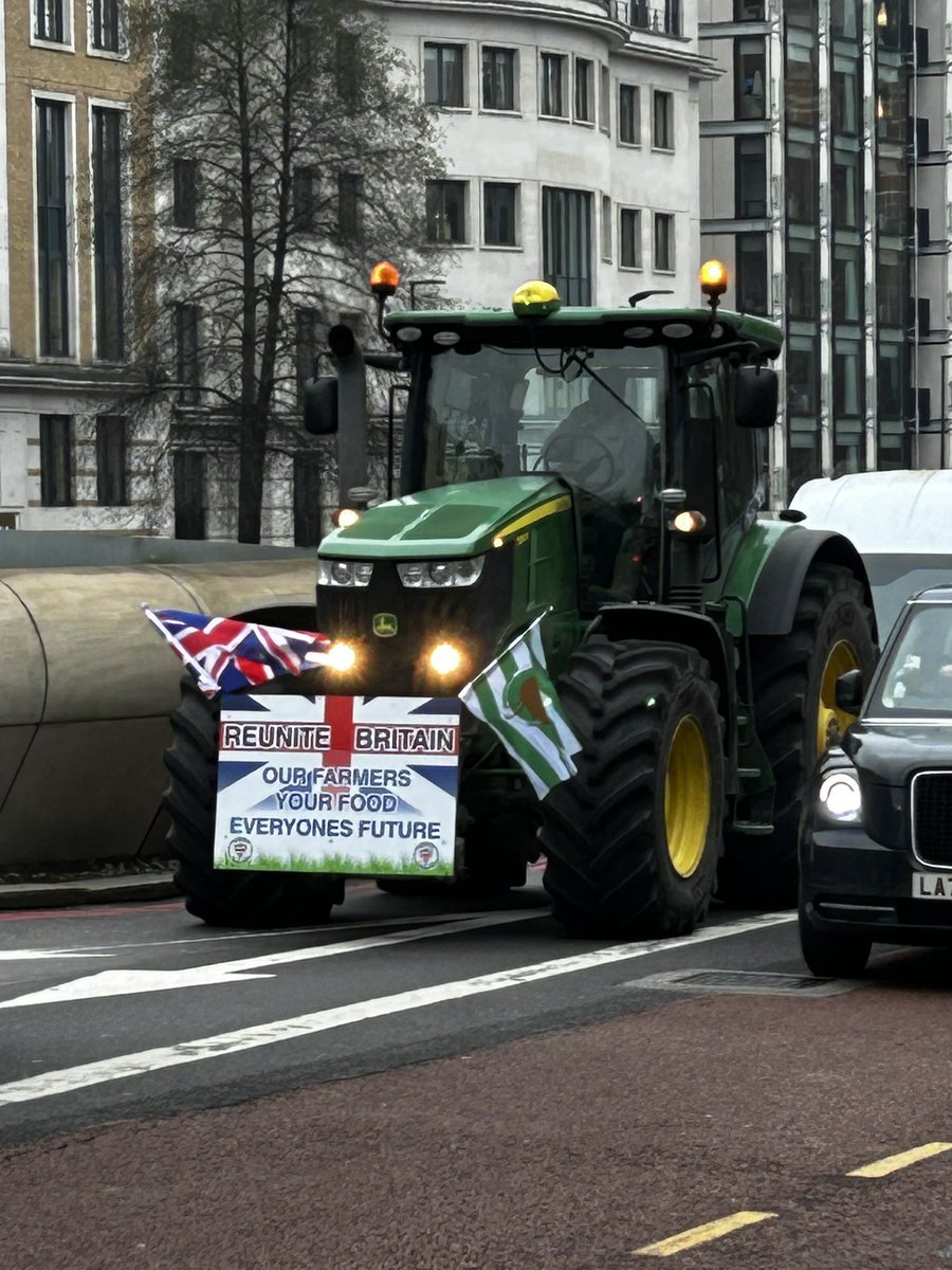 LeilaniDowding's tweet photo. Down in London. Supporting our farmers  @FarmersToAction  NOIHT https://t.co/P92XzuryRj