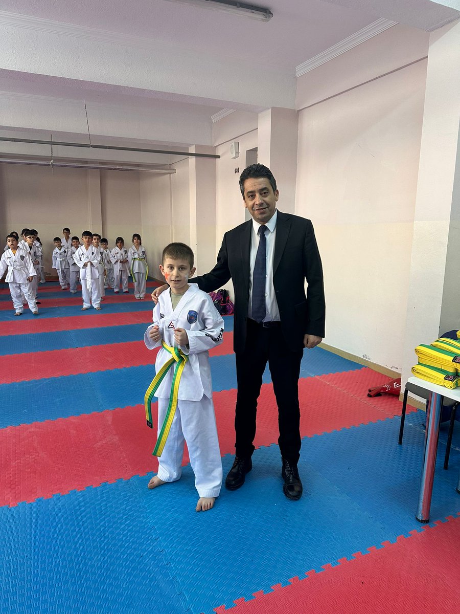 KazYurdalanToki's tweet photo. Okulumuzun Erzurum İl Emniyet Müdürlüğü ile işbirliği halinde açtığı Tekwando Kursunda başarı gösteren  öğrencilerimize  kuşak takma töreni düzenledik.
@yusufdinc37 @KrpnrSeyfullah @EmniyetErzurum @ibrhim_Arslan https://t.co/JL2GxE6oGX