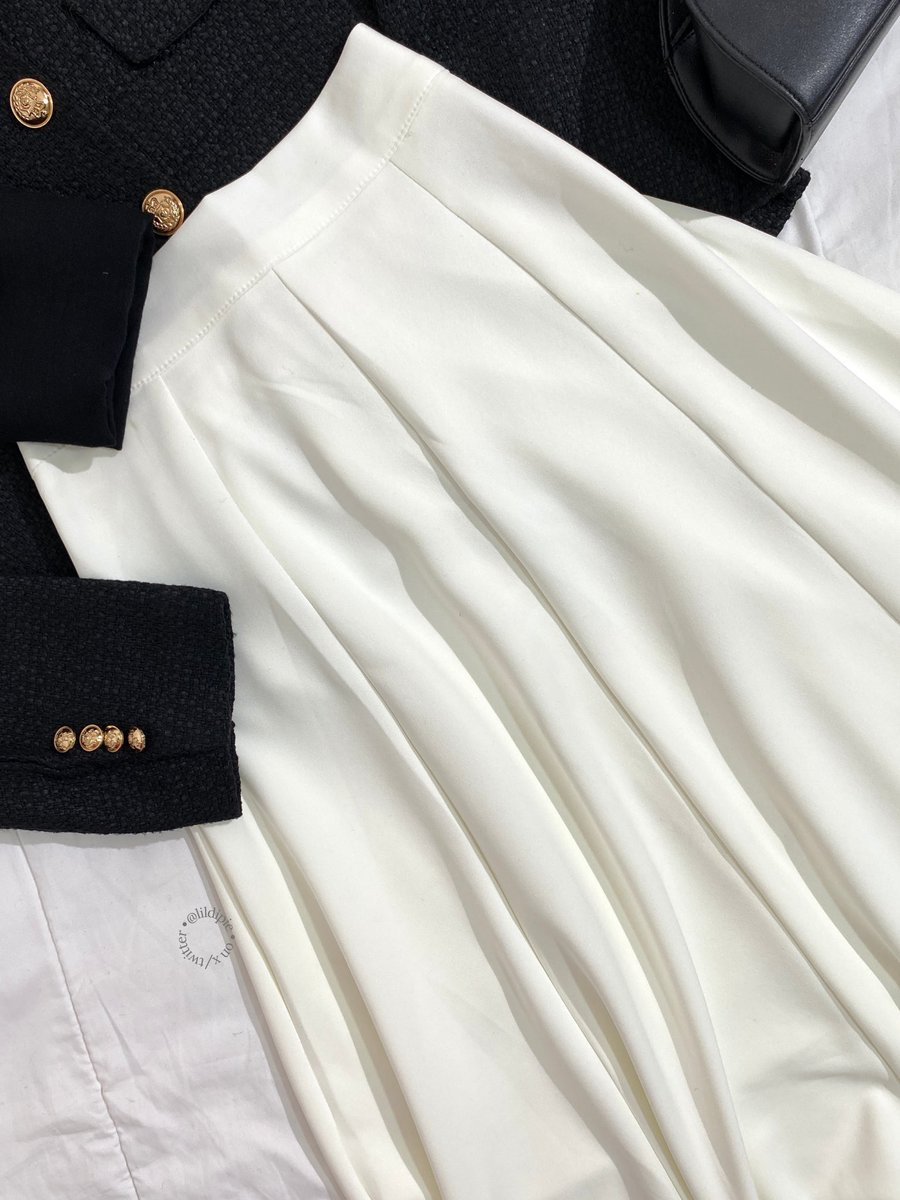 Ngga nyangka rok flare murce under 100k tapi cuttingannya se-cakep iniii!!

Pas dipake auto cantik super duper flowly🥹