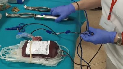 ℹ️ 450ml de sangre es la cantidad extraída en cada donación, cantidad que garantiza la salud y recuperación del donante.          

#DonarSangre no debilita ni afecta el rendimiento de la persona.   👉Antes y tras la donación es muy importante ingerir líquidos.    

#Infodonación