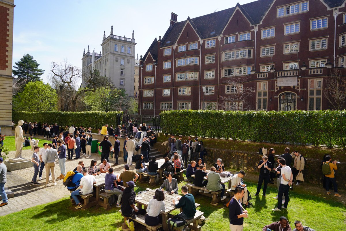 React Paris Conf' -by- BeJS tweet media