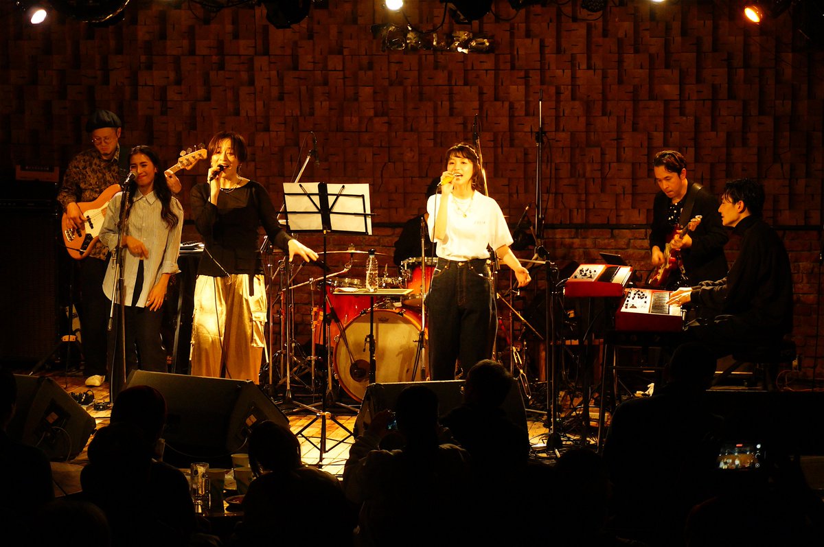 ImaikeTokuzo's tweet photo. Emilly × JU!iE 2 MAN LIVE SHOW

Emilly
［エミリ(vo)武並崇仁(b)高畠宏明(key)
　Miguel Arroyo(g)大島直美(ds)yurio(cho)］

JU!iE
［JU!iE(vo.key)藤原洋輔(g)吉田雄也(b)田上龍樹(ds)］

Tokuzo Live 2025年2月10日（月） https://t.co/dnDpaYb3BG