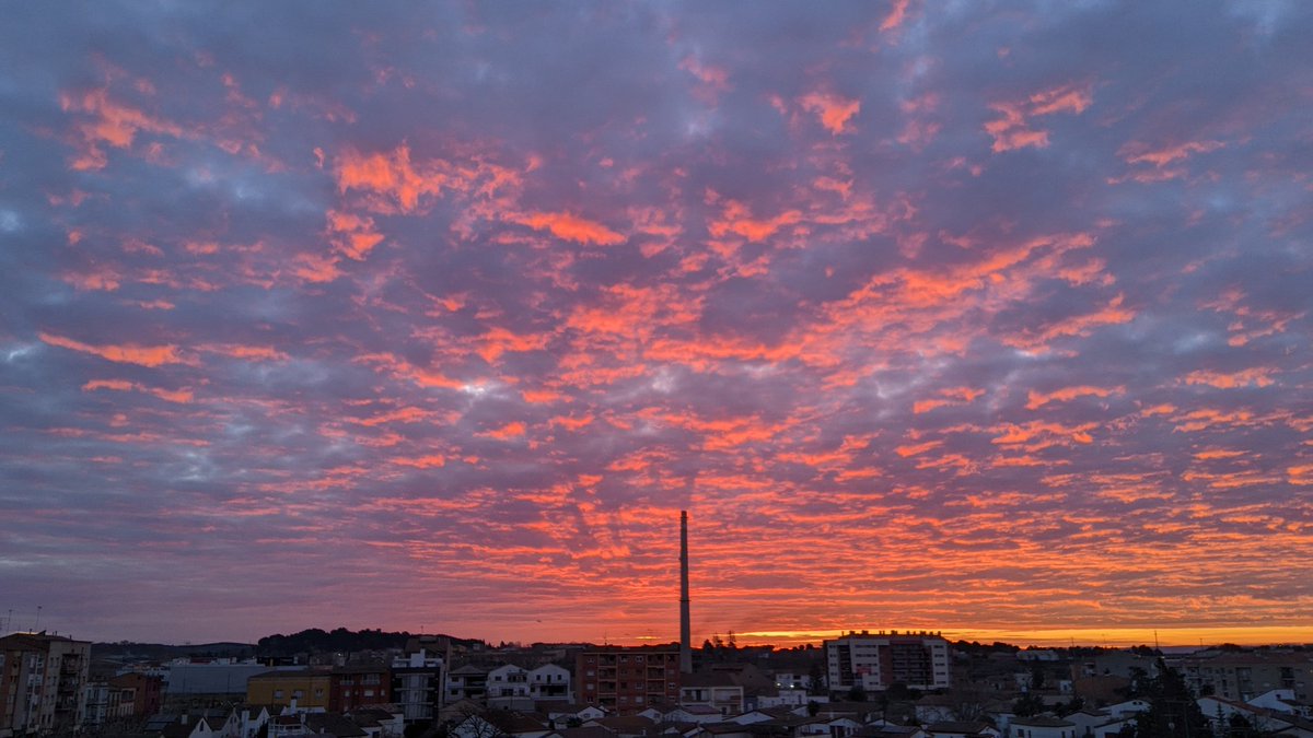Albert Saiz Vela (@albertsaiz) on Twitter photo Trenc d'alba aquest matí a #Balaguer Cc: <a href="/ciutatbalaguer/">Paeria de Balaguer</a> @eltempsTV3 <a href="/324cat/">3catinfo</a> #ElTemps3Cat Trenc d'alba aquest matí a #Balaguer Cc: <a href="/ciutatbalaguer/">Paeria de Balaguer</a> @eltempsTV3 <a href="/324cat/">3catinfo</a> #ElTemps3Cat