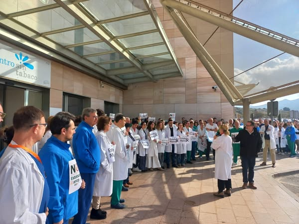 commurcia's tweet photo. Respuesta masiva de #nuestroscolegiados en el inicio de las protestas contra el borrador #EstatutoMarco @sanidadgob 

La #profesiónmédica cree que empeora condiciones laborales, no incluye reivindicaciones históricas y no mejora la atención al paciente
🖇️
https://t.co/4CH4gUGnSi https://t.co/lrsSwmKBfX