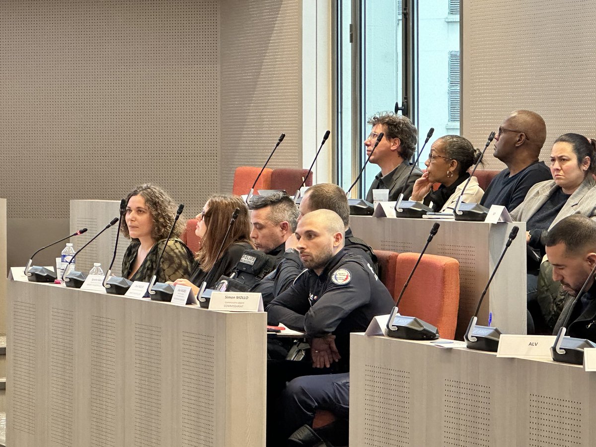 Procureur93's tweet photo. Réunion plénière du #CLSPDR à @aubervilliers93 aux côtés de la sous-préfète de Saint-Denis et des élus. Bilan 2024 & perspectives 2025 : lutte contre la délinquance, protection des victimes, exécution des peines. Le parquet reste mobilisé. #Sécurité #Justice https://t.co/1DJ5qzWRVF