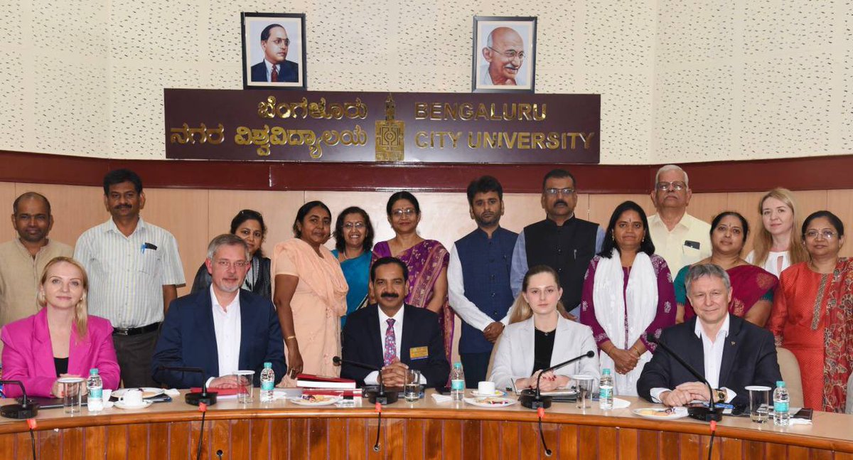 AmbRus_India's tweet image. An inspiring discussion with Vice Chancellor Prof Lingaraja Gandhi and the faculty of the Bengaluru City University. Outlined the prospects for #RussiaIndia educational cooperation and academic & scientific exchanges.