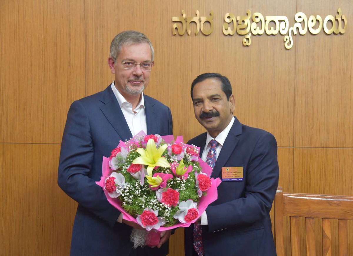 AmbRus_India's tweet image. An inspiring discussion with Vice Chancellor Prof Lingaraja Gandhi and the faculty of the Bengaluru City University. Outlined the prospects for #RussiaIndia educational cooperation and academic & scientific exchanges.