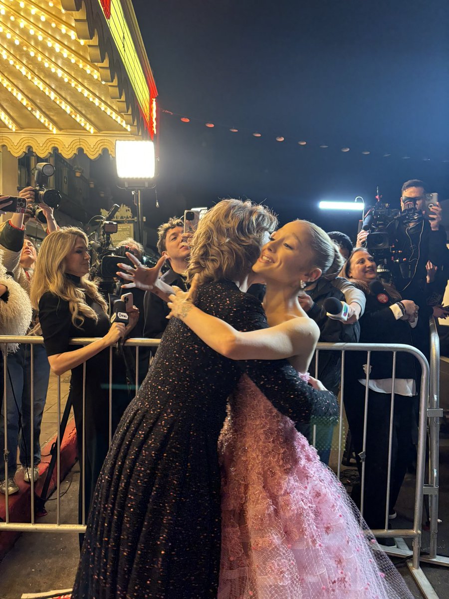 quando minha amiga começa usar pantys 💖💖💖