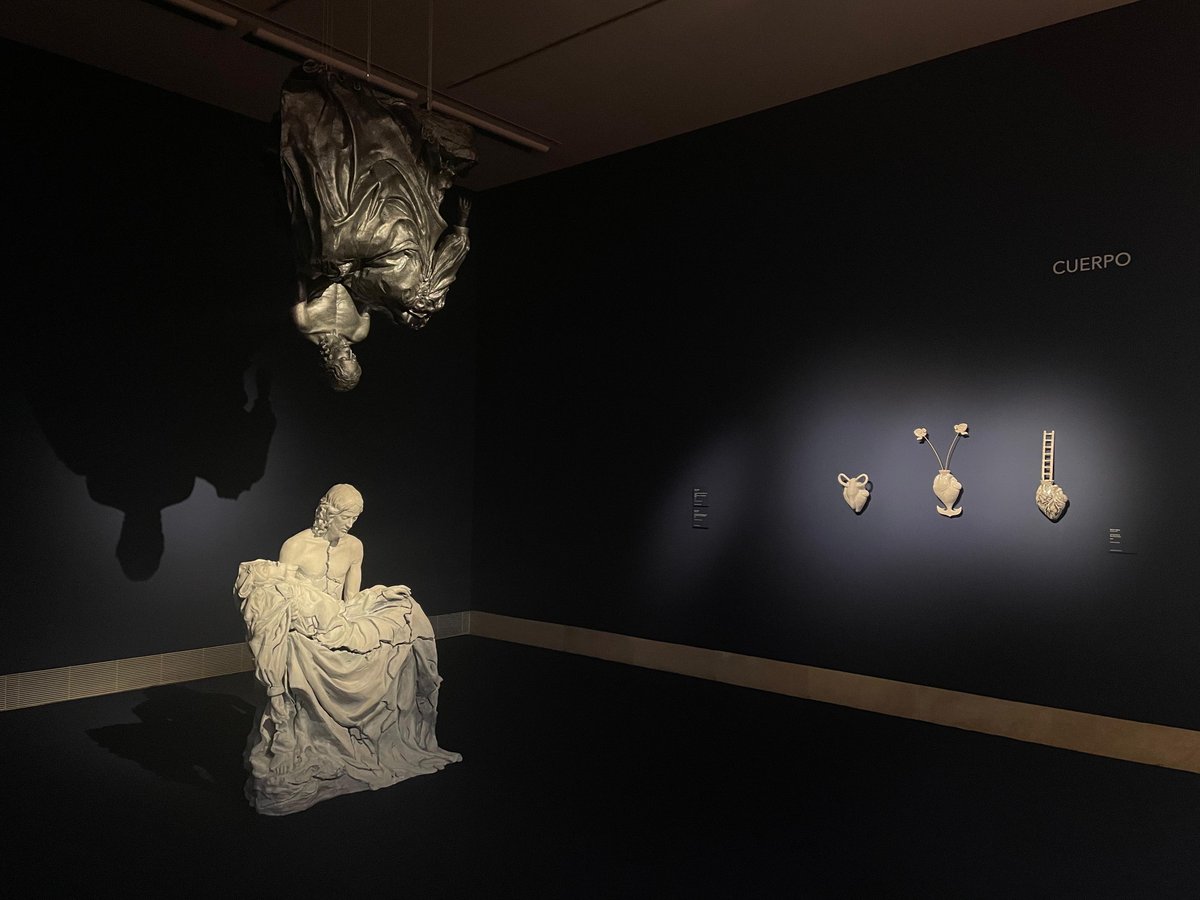 MuseoThyssen's tweet photo. Hoy abrimos las puertas de ‘Revelaciones’, la nueva exposición de Marina Vargas en la que parte de la figura de María Magdalena y traza un recorrido expositivo sobre la figura de las mujeres en la historia del arte y en el relato sagrado.

¡No te la pierdas! (y los lunes con acceso gratuito)

https://t.co/Jk5djrx5je

#MarinaVargas #Revelaciones #ElMuseoDeTodos
