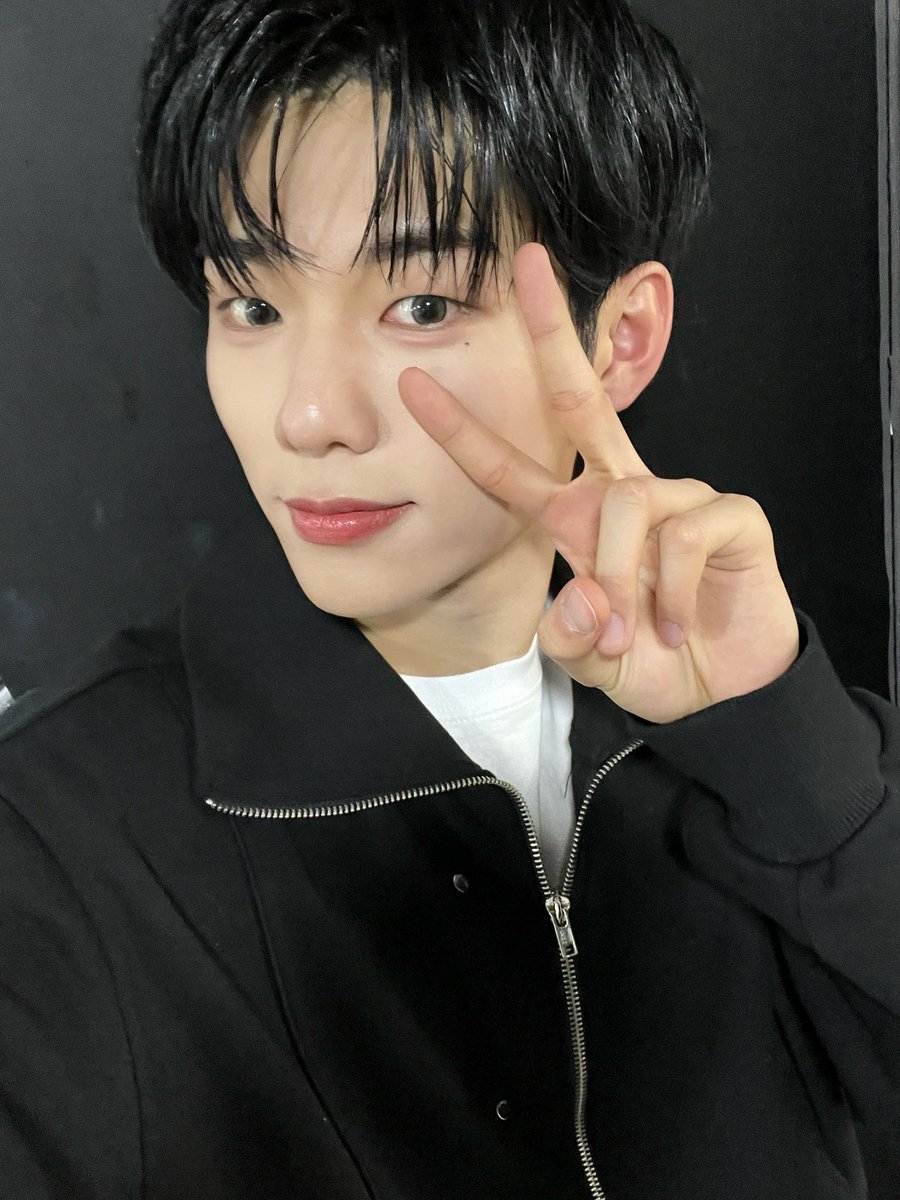 쇼케이스 끄읕~~~
이번 활동도 가보자!!💚

#EVNNE #이븐
#이정현 #LEEJEONGHYEON