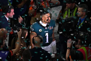 nbcnews.com/sports/nfl/jal…
Jalen Hurts' Super Bowl win is just the latest in his 'unprecedented journey'
The Eagles quarterback avenged a previous title game loss with a masterful performance against the Chiefs.