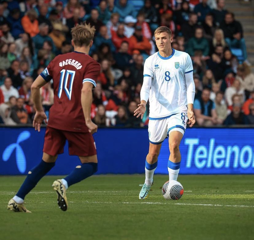 kosovarfootball's tweet image. 🚨 CFR #Cluj have agreed to sign Lindon Emerllahu from #Ballkani for €800k on a permanent deal! 🤝🇽🇰

Emerllahu has traveled to Romania for medical tests, while Ballkani will keep a 20% sell-on clause. 🇷🇴 

#Transfers