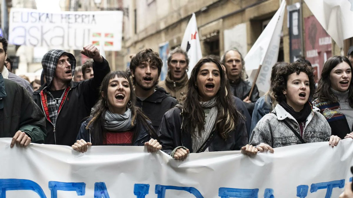 CarlesHeredia's tweet photo. L'èxit de la pel•lícula La Infiltrada als Goya és un nou exemple de com d'orgullós n'està l'espanyolisme, de l'ultra fins als "progres" del cinema, dels infiltrats i de la guerra bruta quan és per la unitat d'Espanya.

Cal seguir denunciant infiltracions, però ser-ne conscients. https://t.co/lCmY6sBQHB