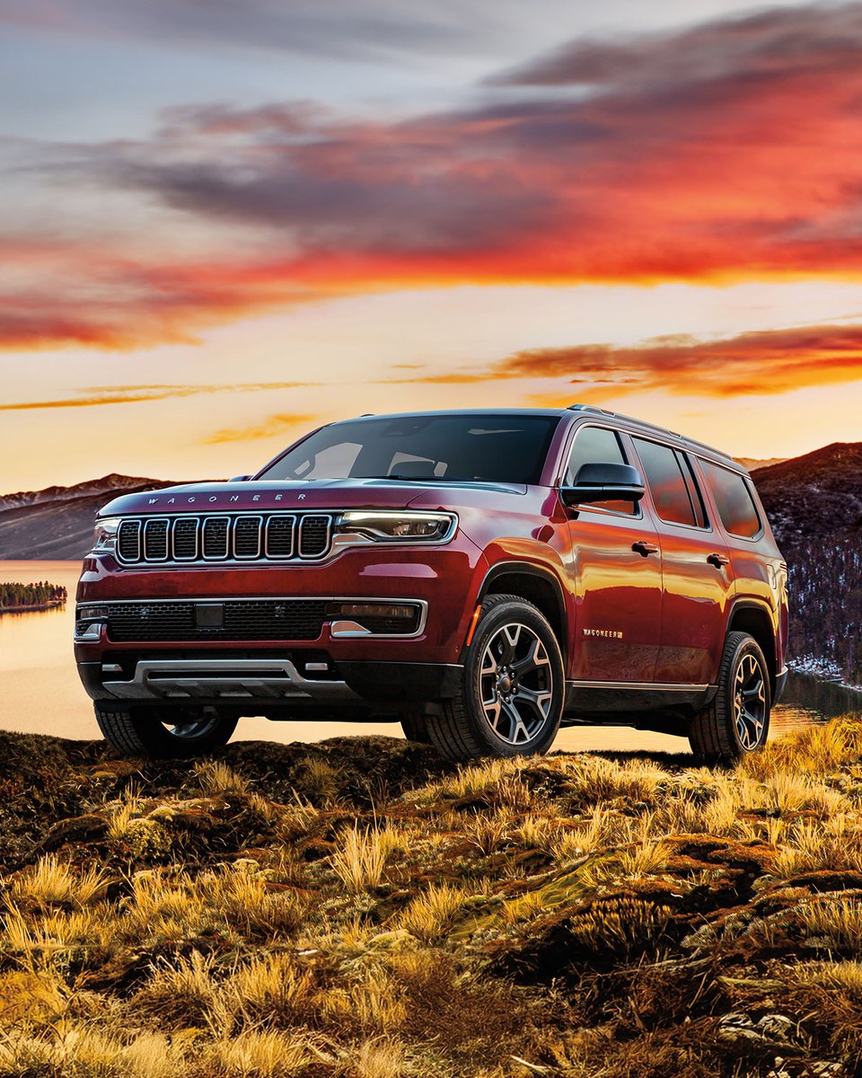 👀𝗪𝗢𝗪!👀 Would you look at that view! ⛰️🌲#StunningViews like this are the norm when you're behind the wheel of the #Wagoneer.❗Make 2025 the year you drive off into the sunset in a brand new vehicle! #LuxuryVehicle #Travel