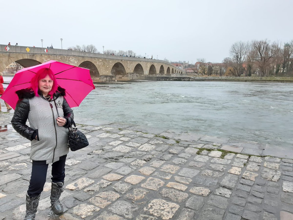 I am singing in the rain….

#schiessbudenhexe #bestager #model #urlaub #regen