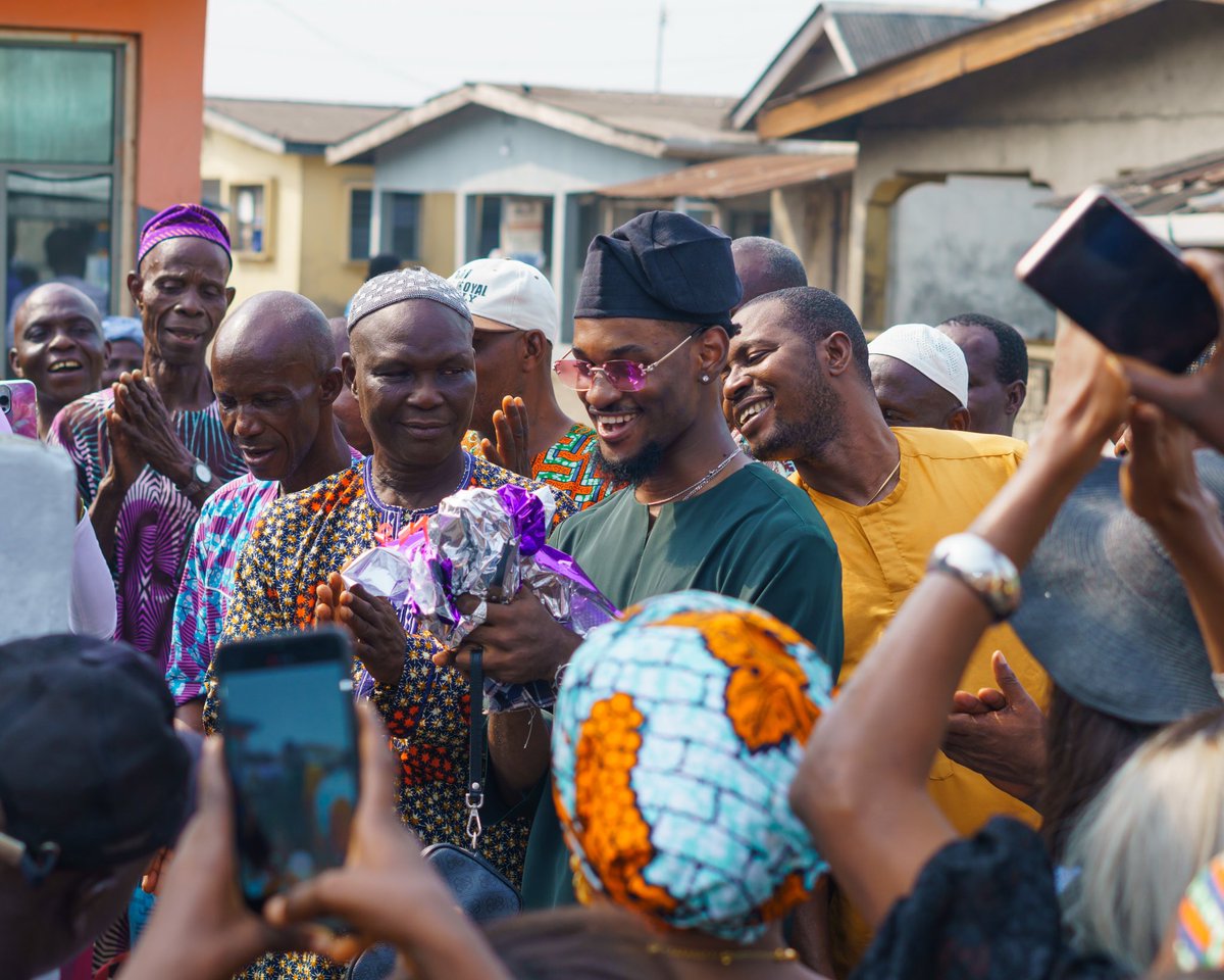 iam_topherJ's tweet image. So happy to commission this borehole for the MAGBON ALADE COMMUNITY 🙏🏾❤️

A special birthday gift, made possible by generous people who share my values.  

Grateful beyond words.🙏🏾

Tonita Premium Group God bless you ❤️