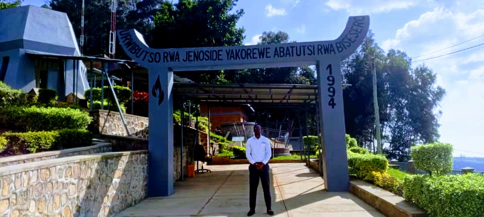 emma_rwanda2's tweet photo. ,for almost 3months,I was interested by how He himself acquired 3 fire weapons from the #Genocidaires but unfortunately were taken by #Frenchsoldiers that were under #OperationTurquoise in West of 🇷🇼that abandoned victims in the area. #Unity is the key in our 🇷🇼

@Unity_MemoryRw https://t.co/pgVfwxYHg3