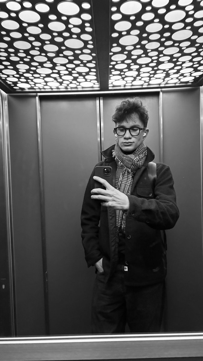 sembro un businessman vestito così-