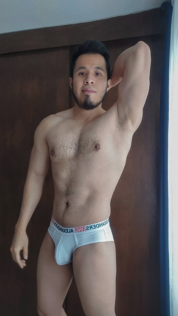 Los briefs blancos nunca pasan de moda 🤍
<a href="/AlexandersKing_/">Alexanders King Underwear</a>