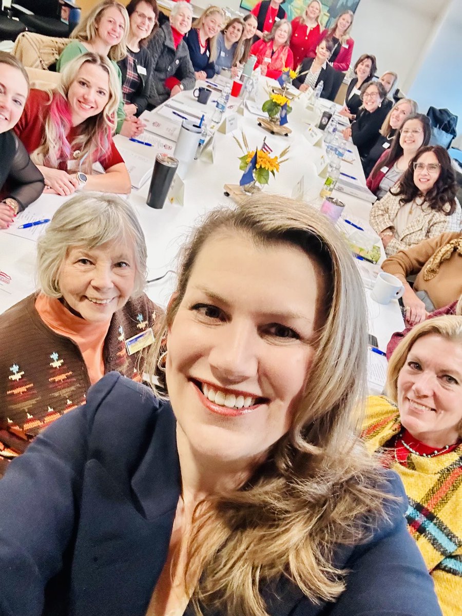 “We believe that the voices of women leaders are important in public debate” … these words inspired me to co-found the #Eisenhower Excellence in Public Service Series 20 years ago. 
400 graduates later… great to meet the new class of committed leaders. You make me proud. ♥️