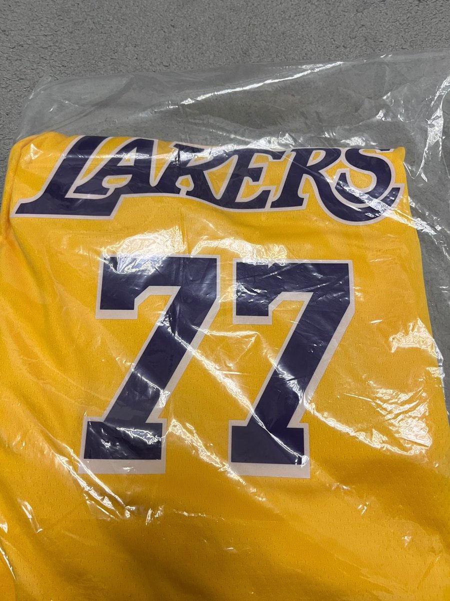 Pasion Basket (@pasionbasketnba) on Twitter photo Si esta noche LUKA DONCIC anota +25 PUNTOS en su debut con Los Ángeles Lakers, vamos a sortear su camiseta entre todos los que deis RT a este tweet y nos sigáis a <a href="/BestSh0p/">⚽️ FutJerseysNBA 🏀</a> y a mí ✅
MUCHA SUERTE A TODOS🍀 Si esta noche LUKA DONCIC anota +25 PUNTOS en su debut con Los Ángeles Lakers, vamos a sortear su camiseta entre todos los que deis RT a este tweet y nos sigáis a <a href="/BestSh0p/">⚽️ FutJerseysNBA 🏀</a> y a mí ✅
MUCHA SUERTE A TODOS🍀