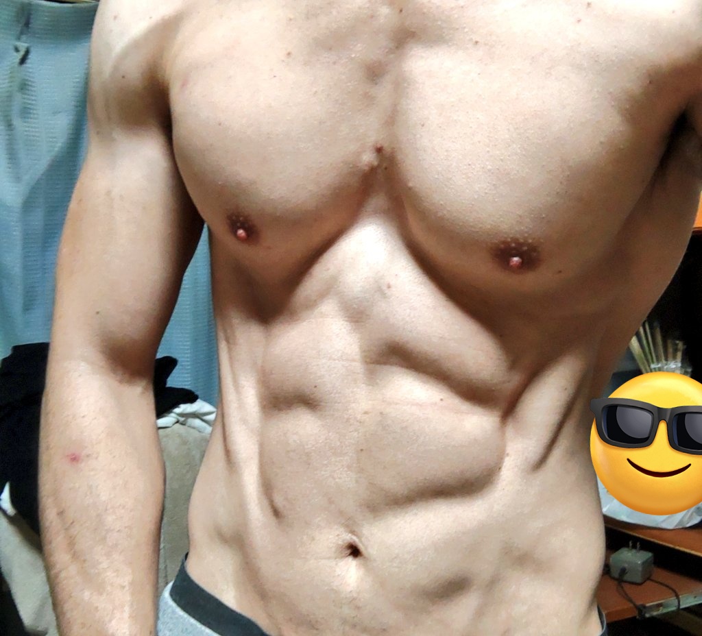 itauworkout's tweet photo. 人生初？減量がちょっと楽しい。いつも食べてるものを少し変えて脚トレ増やしたら腹筋見えてきた。せっかくの体見せたくて女性抱きたいなとか思うけどそんな予定全くないのが悲しい🤣良いんですよ筋トレは自己満やしモチベ保つだけなので！ https://t.co/dfHNuII8oF