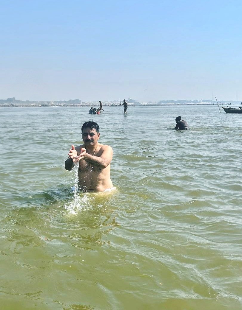 ChaudhryShankar's tweet photo. Blessed to be at Maha Kumbh, taking a holy dip at Triveni Sangam. https://t.co/hyoYV0aqb3