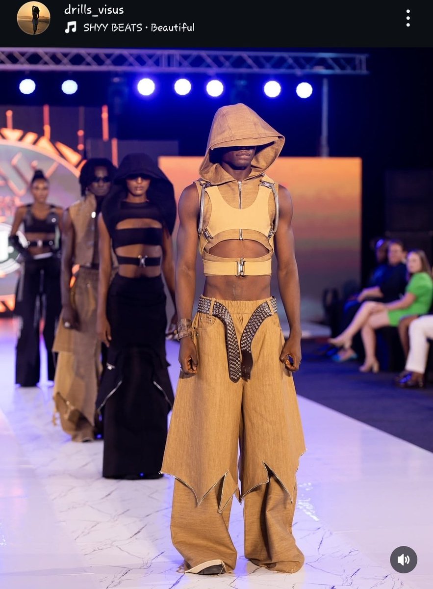 ChilepaM's tweet image. Drill can also do fashion runway as shown in the pictures below 👇